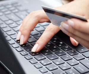 «Продам iPhone 11 в отличном состоянии». Под видом продавцов телефонов, мебели и других товаров вас могут обмануть мошенники