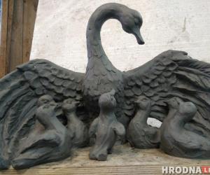 Бетонны лебедзь з'явiцца пад Навагрудкам у гонар памяцi сям'i Баброўскiх