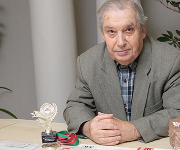 Леў Коласаў. Прынясі малаток!