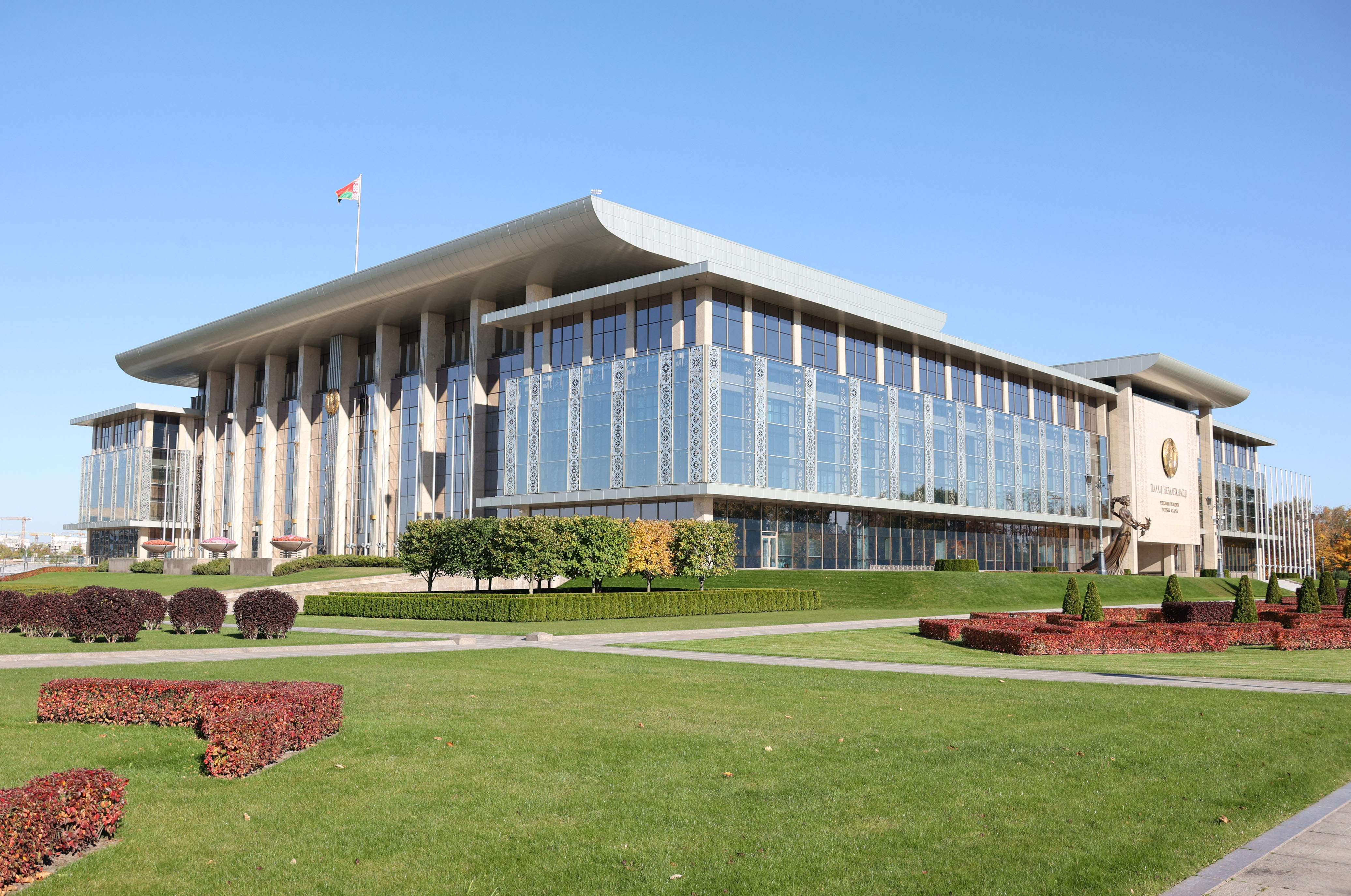 дворец лукашенко в минске. дворец президента лукашенко. президентский дворец лукашенко. дворец лукашенко в минске. дворец независимости лукашенко.