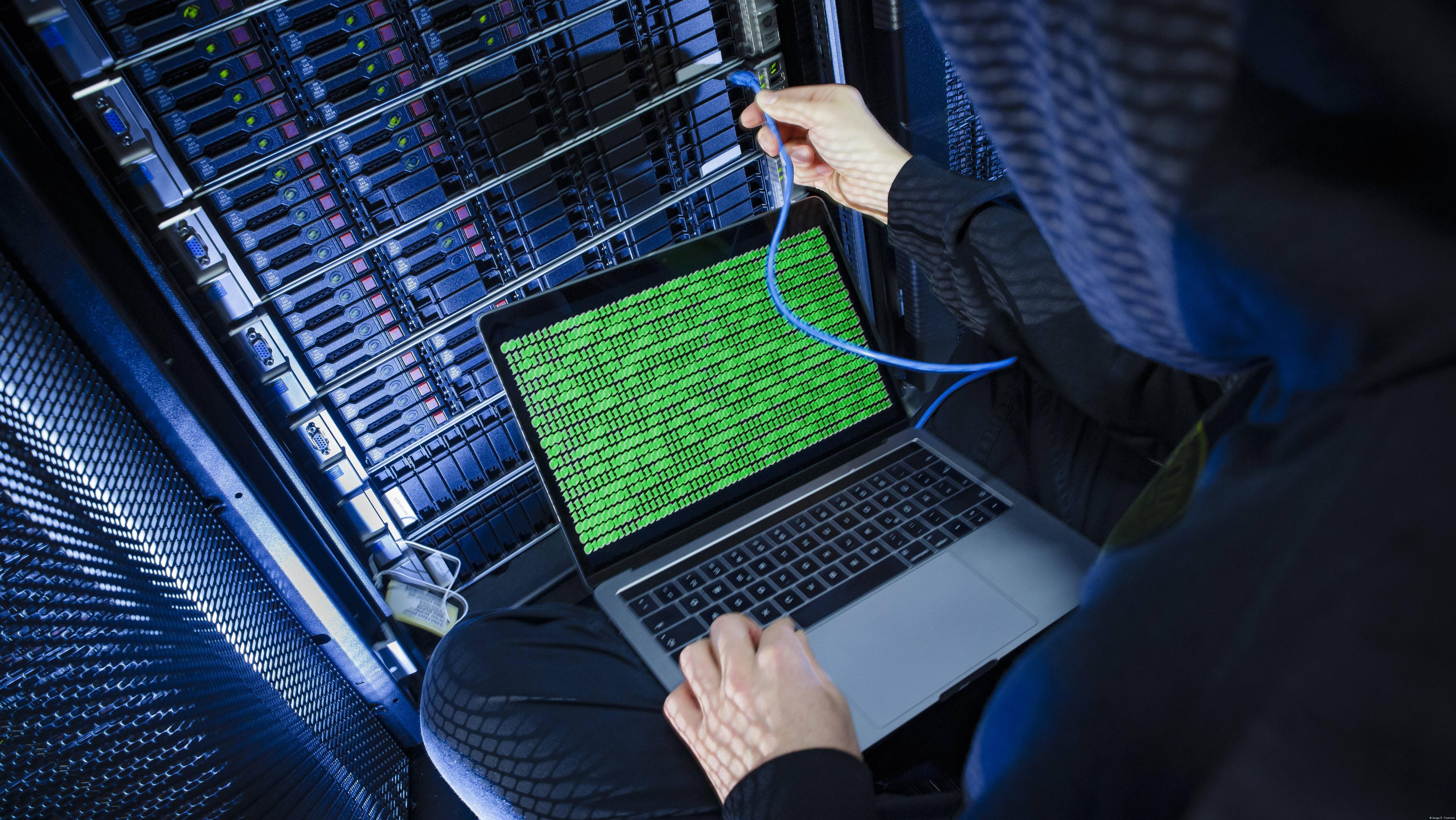 Профилактика компьютера. Хакер. Кибератаки. Компьютер хакера. Petya вирус.