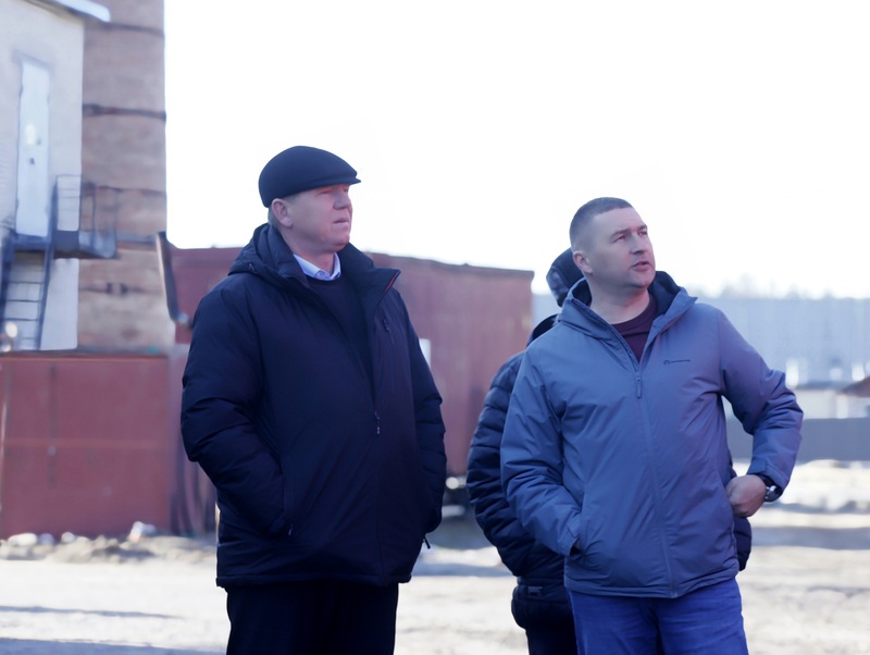 Председатель Лельчицкого райисполкома Сергей Дылюк и&nbsp;первый заместитель директора&nbsp;— главный инженер КПУП «Лельком» Дмитрий Боковец