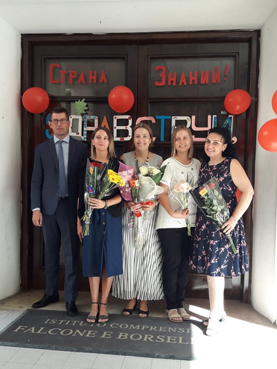 Настаўніцы з дыпламатам Уладзімірам Васільковым