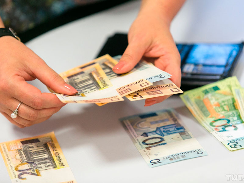 Премия бюджетникам к новому. Премия бюджетникам к новому. Таможенная новогодняя открытка. Большая зарплата. Увеличение зарплаты.