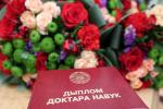 Лукашенко вручил дипломы доктора наук и аттестаты профессора