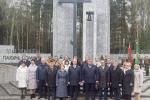Сергеенко возложил цветы к мемориалу «Ола» в Светлогорском районе