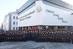 Иван Кубраков вручил флаг Могилевскому специализированному лицею МВД