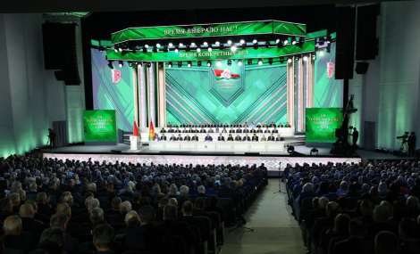 Дэлегаты УНС выступілі з дакладамі на пасяджэнні. Старшыня УНС Аляксандр Лукашэнка па кожнай з тэм выказаў сваё меркаванне