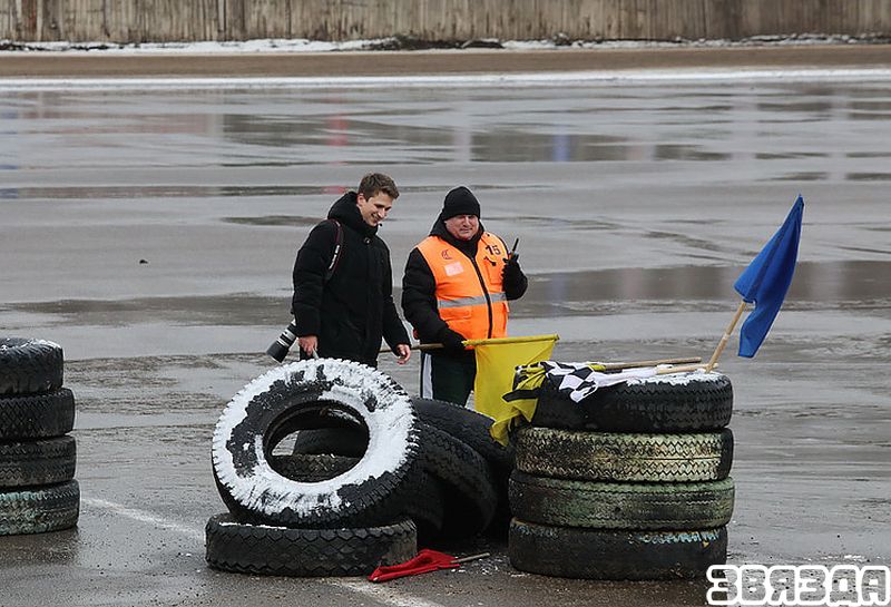 На стадыёне «Зара» ў Стайках Мінскага раёна адкрыўся сезон легендарных трэкавых гонак «Гарачы лёд»