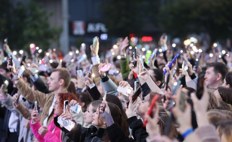 Thousands of students celebrate graduation in Minsk