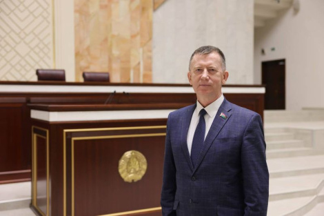 З якімі пытаннямі звяртаюцца выбаршчыкі да вядомага ўрача і дэпутата