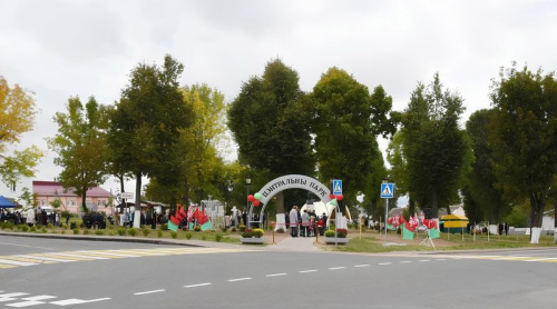 У Халопенічах адкрыўся абноўлены цэнтральны парк 