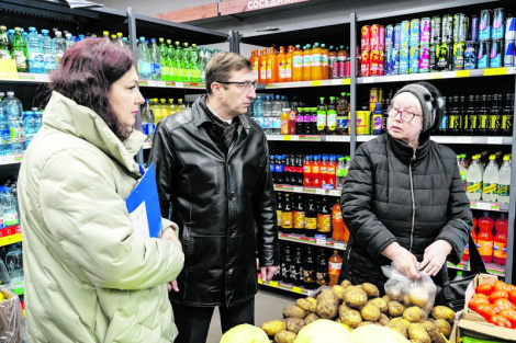 Дэпутаты Мінгарсавета правяраюць арганізацыю гандлю ў Мінску ў перадсвяточныя дні