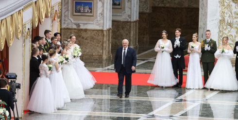 Лукашенко — молодежи на новогоднем балу: Впереди у вас очень много конкретных дел