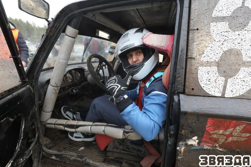 На стадыёне «Зара» ў Стайках Мінскага раёна адкрыўся сезон легендарных трэкавых гонак «Гарачы лёд»