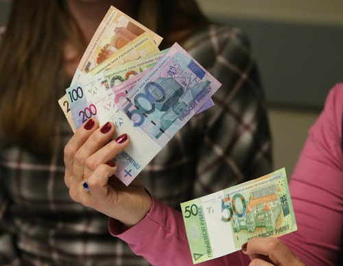 Бюджэтнікаў чакаюць сур’ёзныя надбаўкі да заробкаў — каго закране