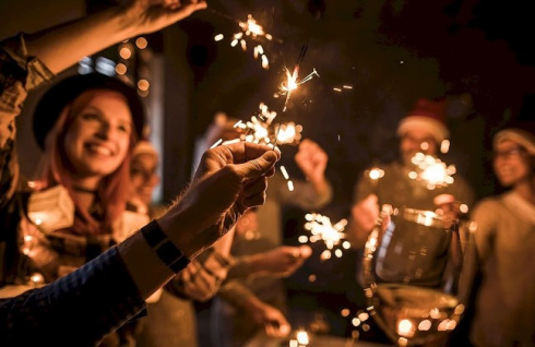 Можно ли в новогоднюю ночь устроить вечеринку во дворе многоэтажки?