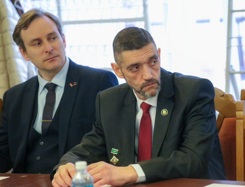 Што зрабіць дзеля таго, каб у афішах тэатраў стала больш беларускага?