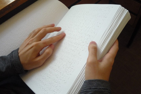 В Могилеве презентовали книги для незрячих людей 