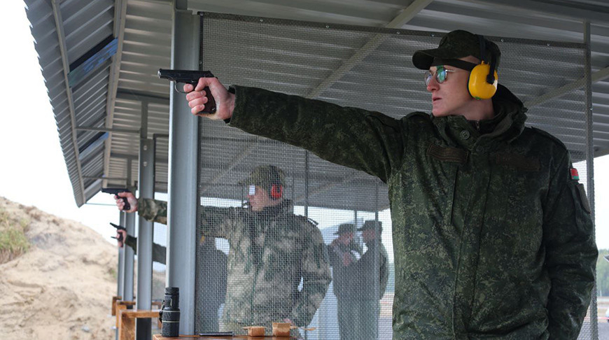 Лепшых стралкоў са штатнай зброі вызначылі ва Узброеных Сілах Беларусі