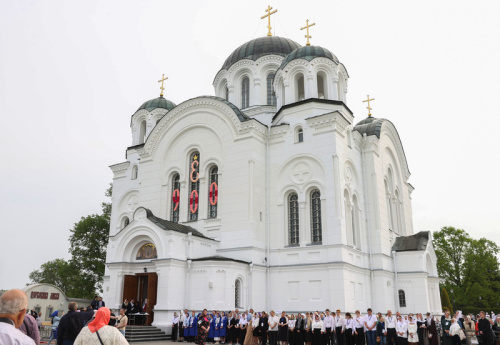 Спаса-Ефрасіннеўскі мітрапаліцкі жаночы манастыр па праву з’яўляецца духоўным цэнтрам Беларусі, месцам прыцягнення ўсіх хрысціян