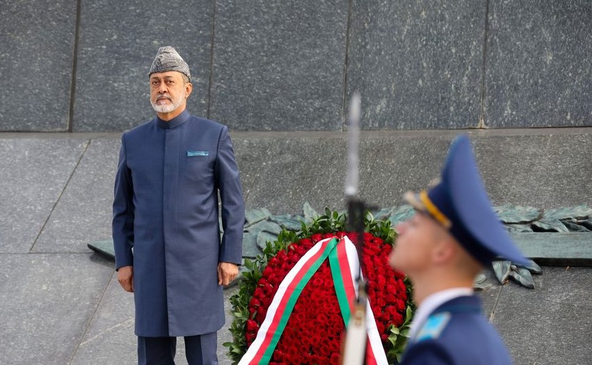 Султан Омана возложил венок к монументу Победы в Минске 