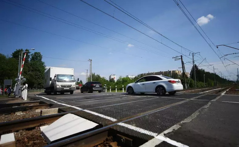 Что делать, если машина заглохла на ж/д переезде? 