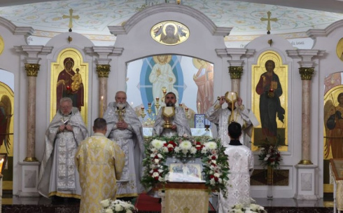 Православные верующие празднуют Преображение Господне