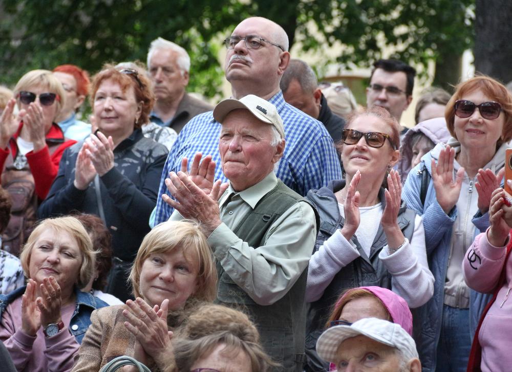 Новыя песні ў старым скверы
