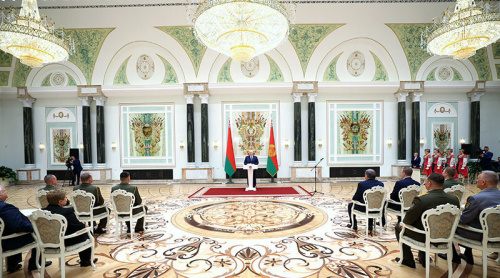 Lukashenko presents state awards to mark People’s Unity Day