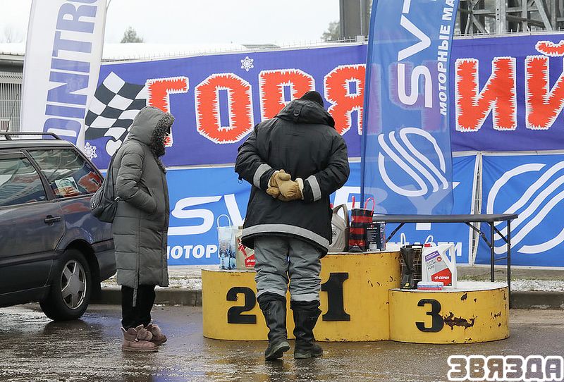 На стадыёне «Зара» ў Стайках Мінскага раёна адкрыўся сезон легендарных трэкавых гонак «Гарачы лёд»