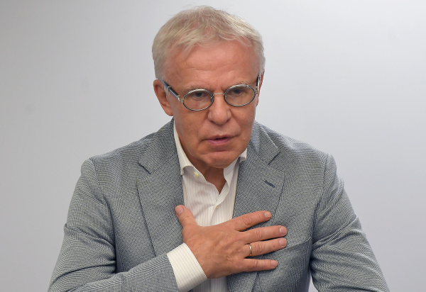 У Мінску адбылася аўтограф-сесія з легендай савецкага хакея
