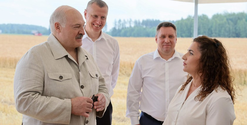 Лукашэнка азнаёміўся са станам спраў на агракамбінаце «Зара»