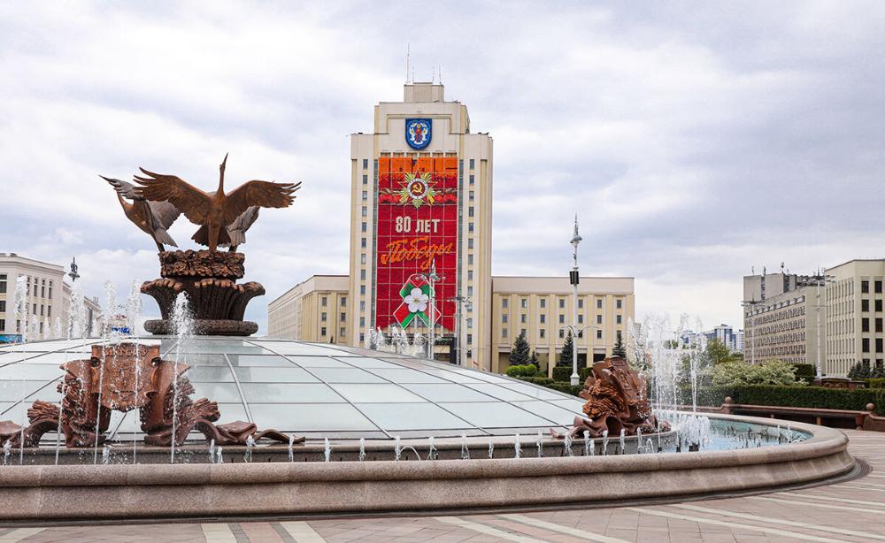 Лукашэнка вылецеў у Мінск, дзе вечарам будзе прымаць парад