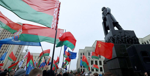 Лукашэнка павіншаваў суайчыннікаў са святам Кастрычніцкай рэвалюцыі