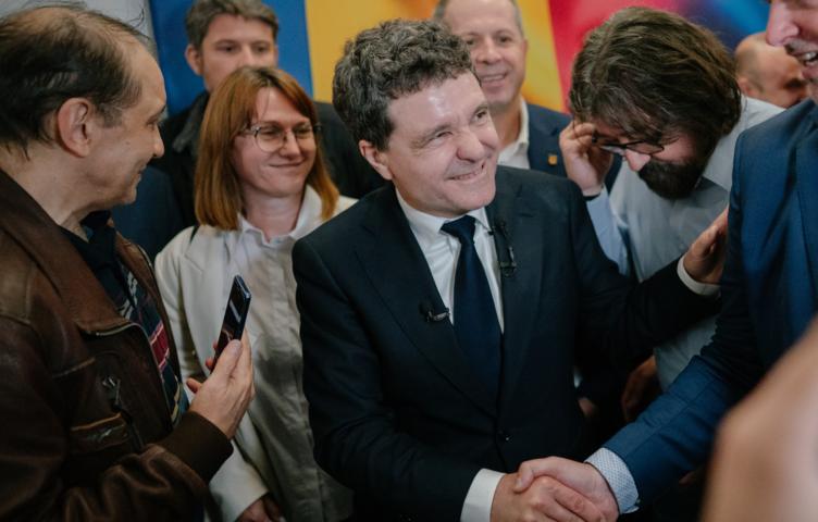 Нікушар Дан атрымаў перамогу на выбарах прэзідэнта Румыніі