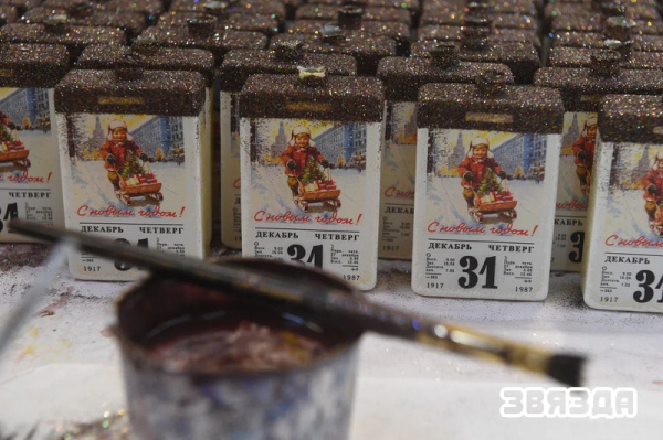 У Нацыянальным гістарычным музеі ў папярэднія гады зараз праходзіць выстава навагодніх ёлачных цацак.