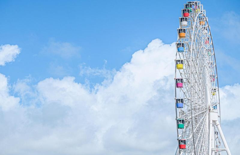 Атракцыён з людзьмі паваліўся з вышыні ў Саудаўскай Аравіі