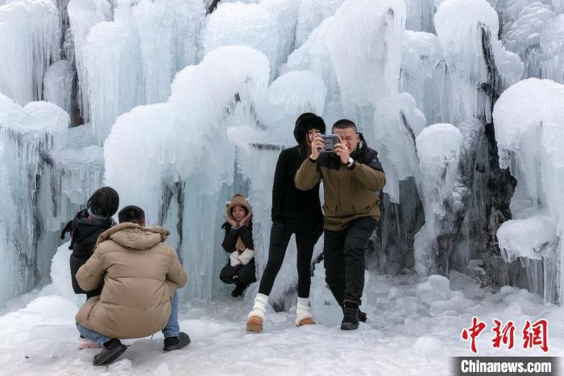 Ландшафтны парк Цзіньфашань ператварыўся ў зімовую казку