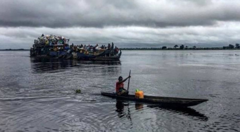 В Конго затонуло судно с 800 пассажирами на борту, десятки человек погибли