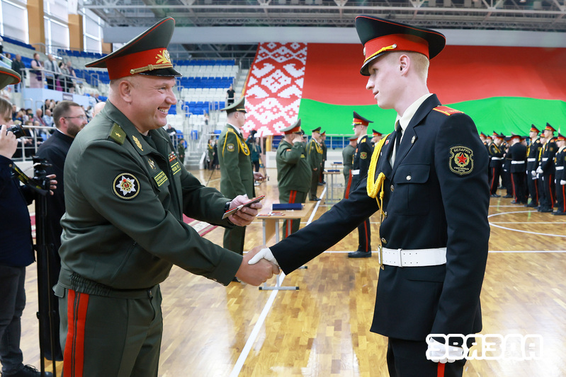 Выпускны вечар прайшоў у Мінскім сувораўскім ваенным вучылішчы