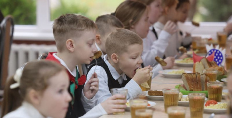 Новае двухтыднёвае меню апрабуюць у школах Мінска пасля восеньскіх канікул
