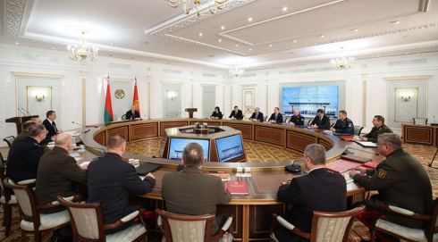 «Они к психиатру ходят или нет?» Лукашенко про абсурдные решения некоторых западных политиков 