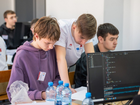 Шэсць каманд БДУ выйшлі ў паўфінал чэмпіянату свету па праграмаванні сярод студэнтаў