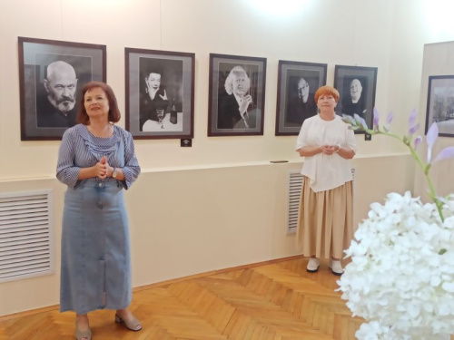У Магілёве запрашаюць на фотавыставу, дзе можна даведацца, пра што марыць музейная ваза