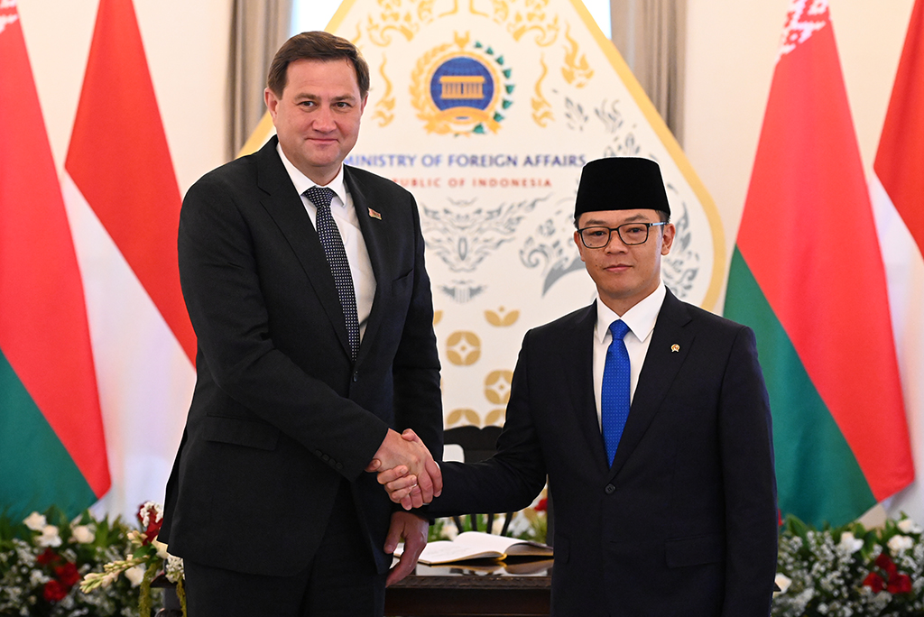 Эканоміка, гандаль, міжпарламенцкія кантакты. Якія тэмы абмяркоўвае кіраўнік беларускага МЗС у Інданезіі
