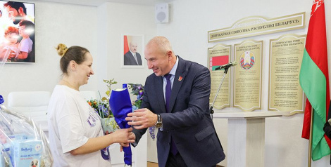 У Гродне павіншавалі сужэнскія пары, якія сталі мамамі і татамі на Тыдні бацькоўскай любові