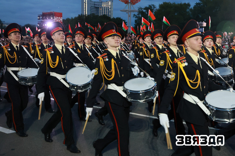 Галоўнай урачыстасцю Дня Перамогі стаў Ваенны парад у Мінску 
