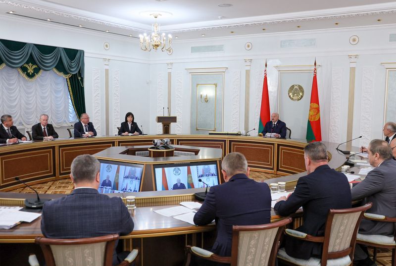 Lukashenko warns against careless approach to harvesting