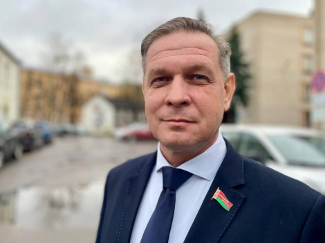 Дэпутат Руслан Шкодзін знаходзіць сустрэчы з выбаршчыкамі надзвычай карыснымі